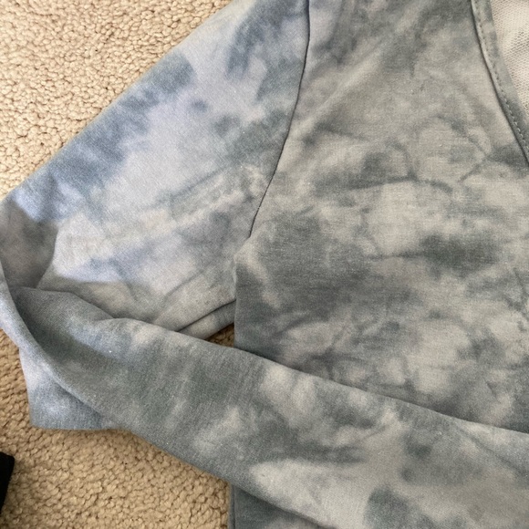 Crop long sleeve w hood - Picture 3 of 4